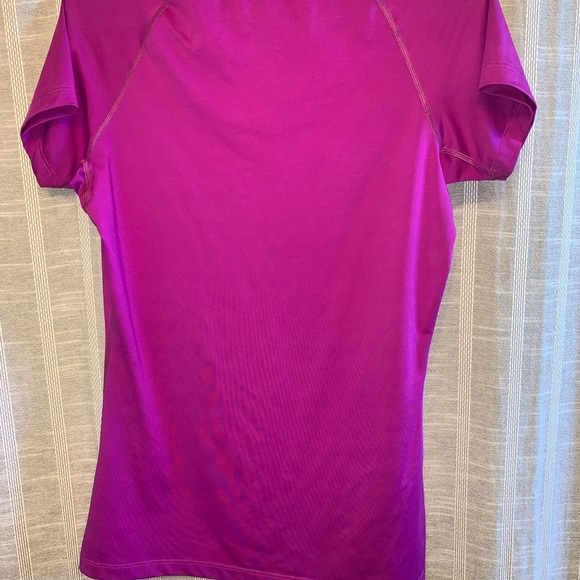 NIKE dri-fit v- neck top - Picture 2 of 5